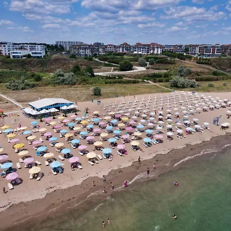 Burgas Beach Resort Apartments 4* Бургас