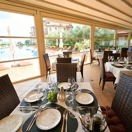 Burgas Beach Resort Apartments 4* Бургас
