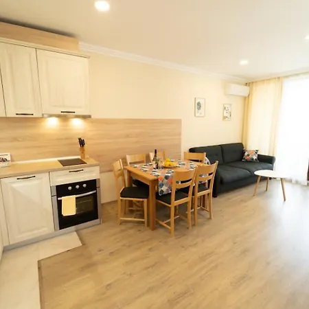 Burgas Beach Resort Apartments Апарт-отель 4*