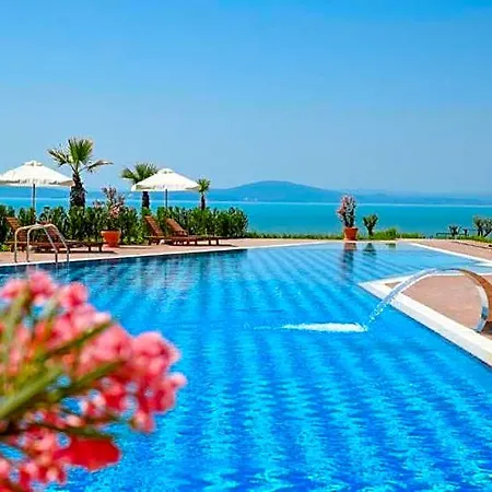 Burgas Beach Resort Apartments Апарт-отель Бургас